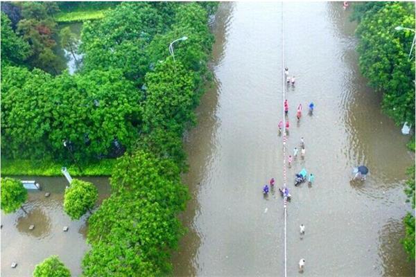 河南鄭州遭遇千年一遇強(qiáng)降雨，在面對(duì)洪水該如何保護(hù)自己